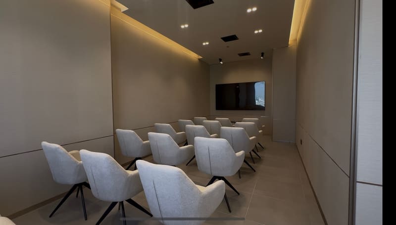 Room laid out theatre style